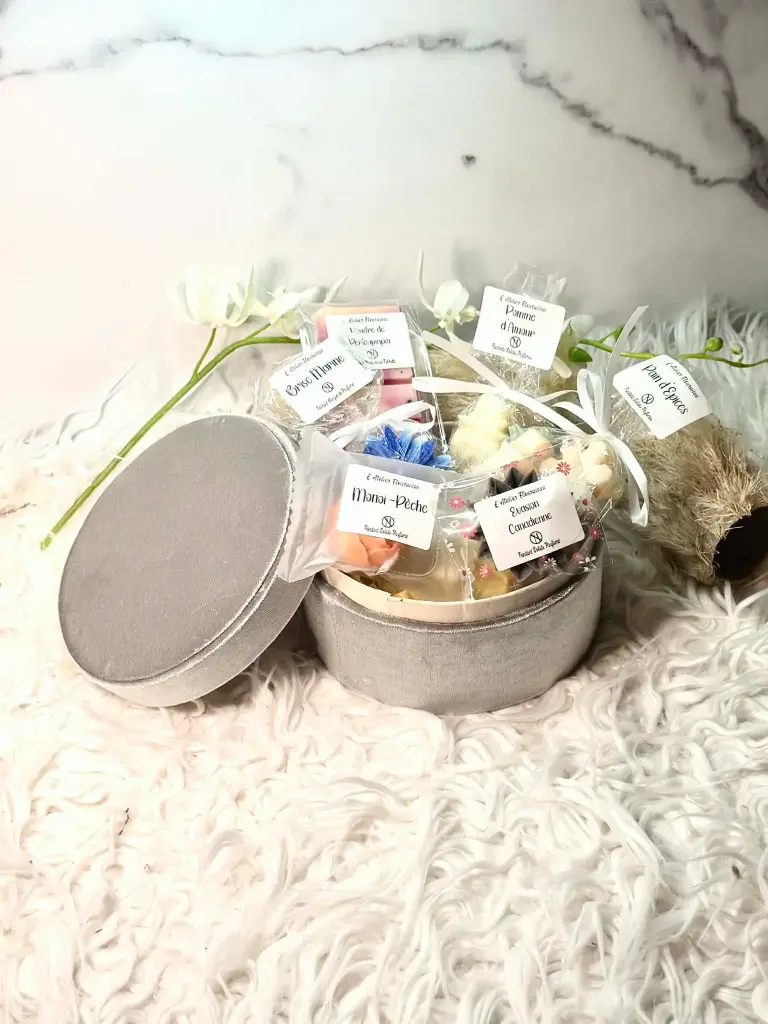 Coffret de fondants parfumés artisanaux – assortiment de fleurs et formes gourmandes