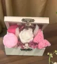 Coffre en bois gravé avec fondants parfumés