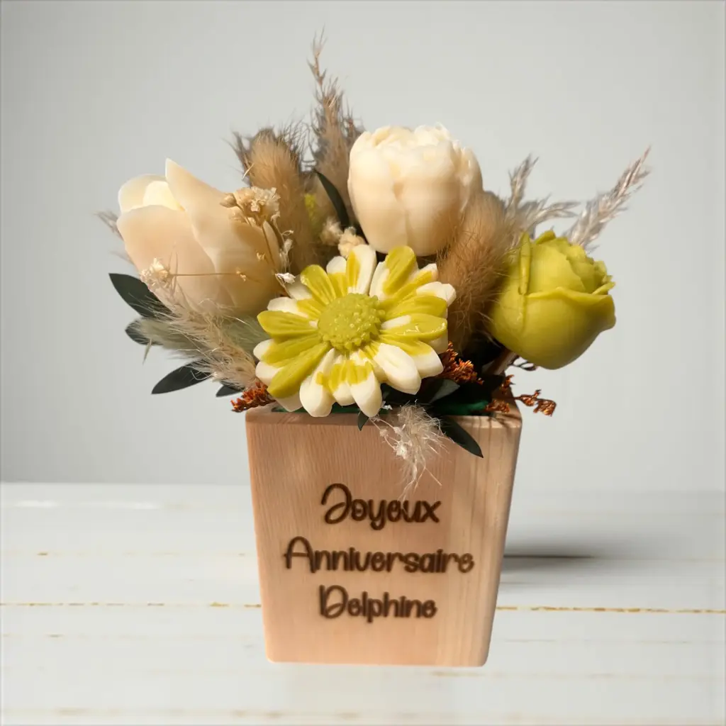 Pot à crayons en bois gravé avec fondants parfumés 