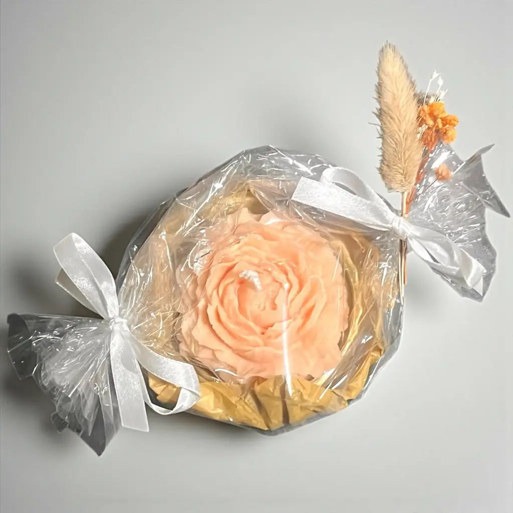 Bougie Pivoine "Monoï-Pêche" + coupelle de protection 